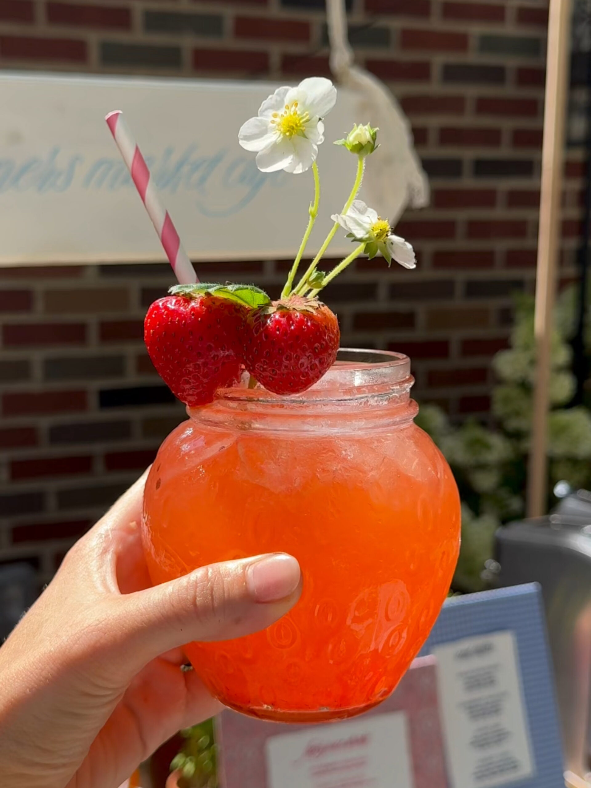 Super Easy Homemade Strawberry Lemonade - Kayla's Kitch and Fix